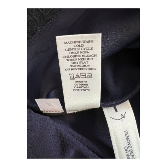 ✨ EUC ANN TAYLOR Navy Sleeveless Shell with Floral Appliqué Hem | Women’s Sz M - Picture 8 of 8